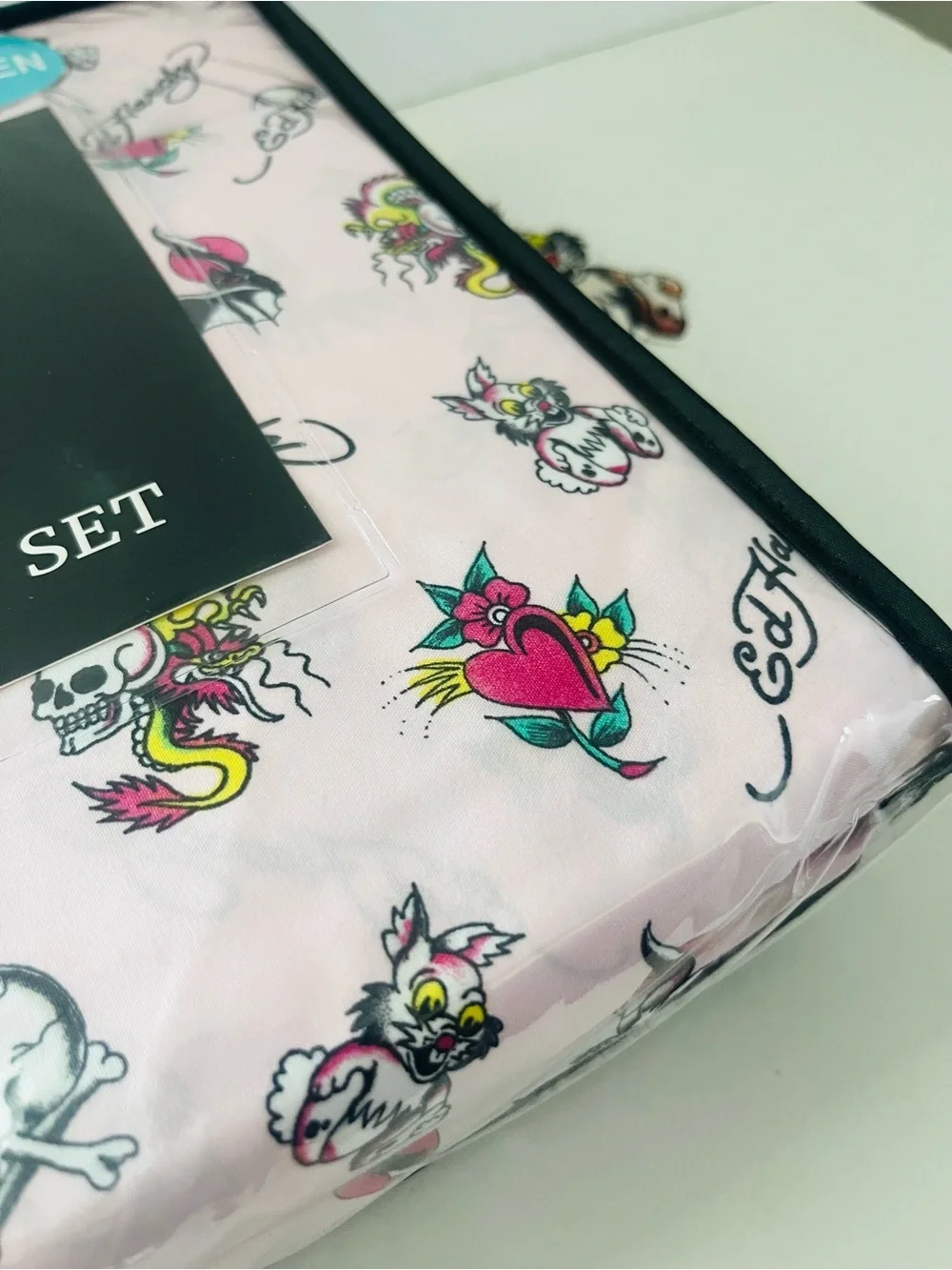 Ed Hardy Pink Queen Size Sheet Set DEH Bunny Skull & Crossbones Heart Flower Bat